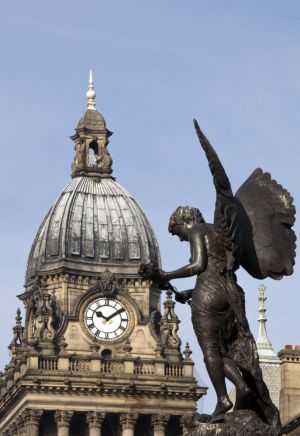 leeds town hall september 2010 sm.jpg